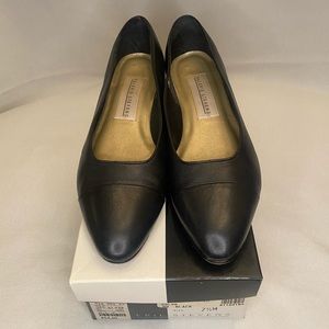 Valerie Stevens Black Pointed Toe Shoe with 1 Inch Heel